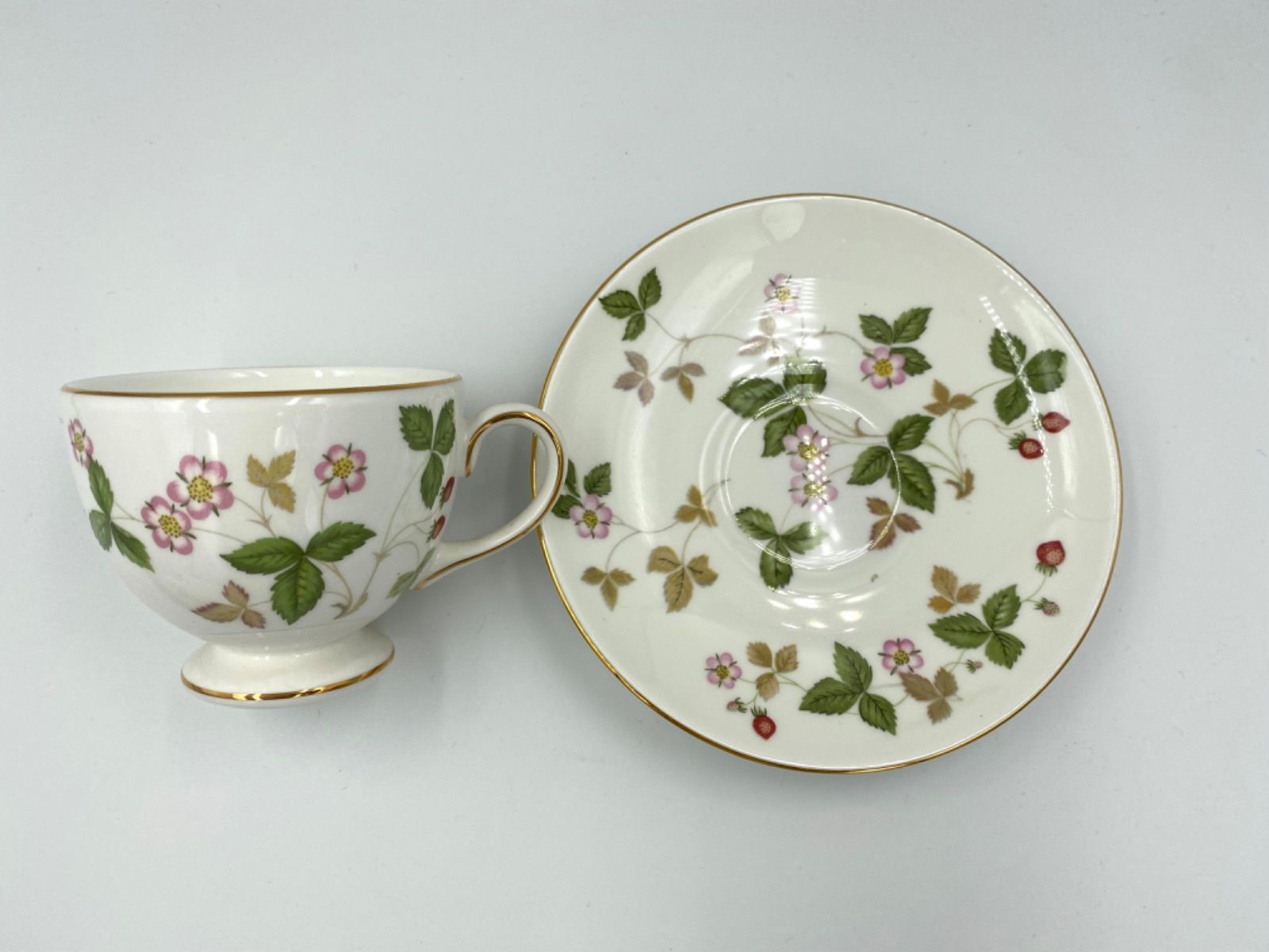 　カップ&ソーサー　ケーキ皿　プレート ワイルドストロベリー 注文 ウェッジウッド ワイルドストロベリー カップ&ソーサー&プレート