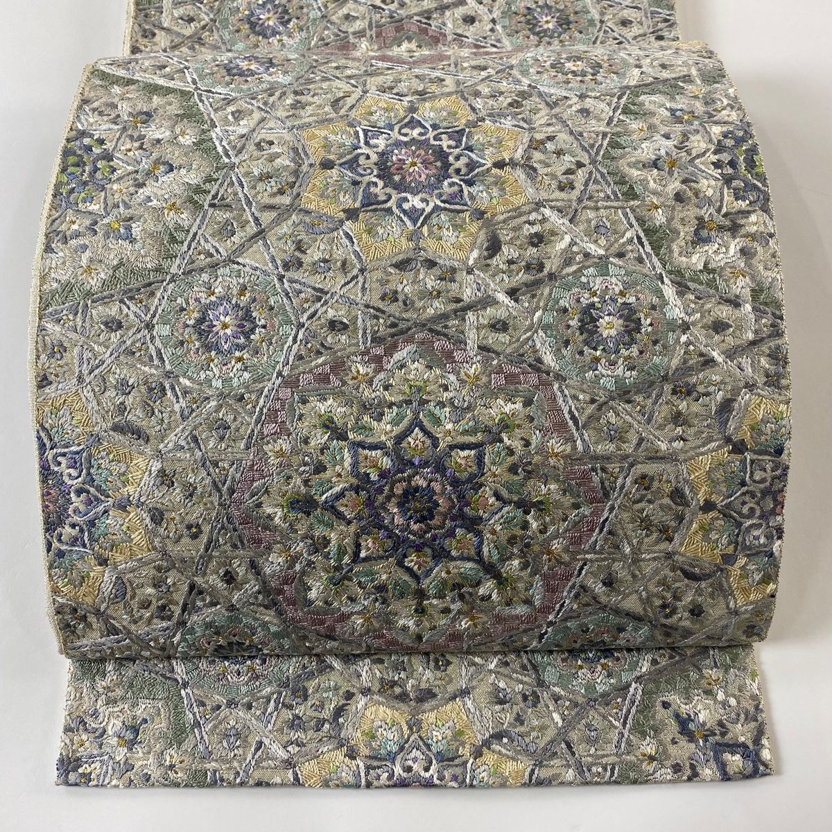 袋帯 逸品 華文 金糸 刺繍 灰色 六通 正絹 【中古】 - メルカリ