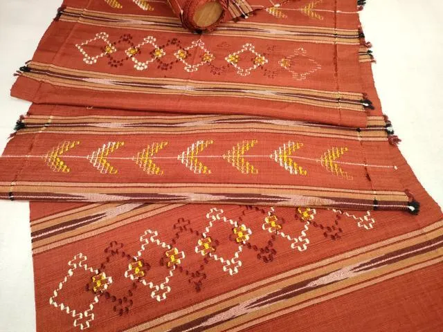 逸品 未使用品 名古屋帯 読谷山花織 茶色 カジュアル お洒落 正絹 名古屋帯 美品 逸品 読谷山花織 草木染 紬地 幾何学模様 縞 山吹茶色