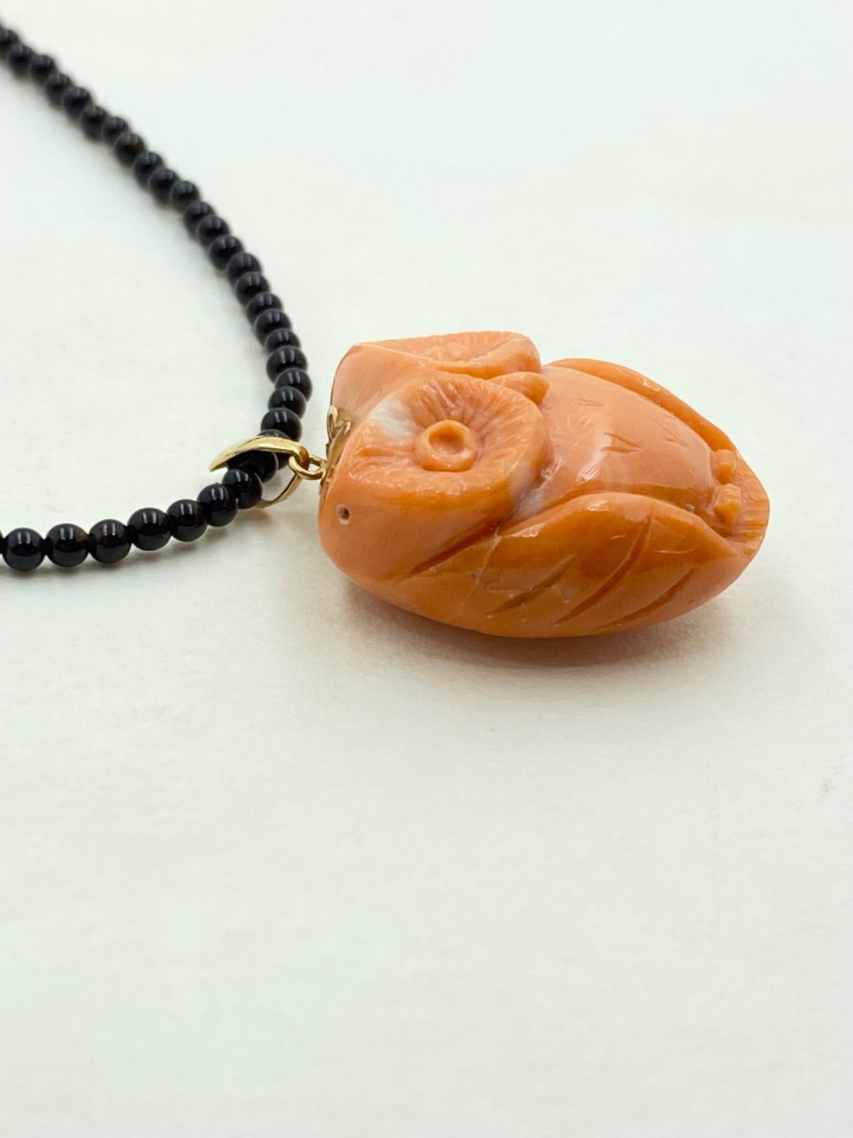 山珊瑚フクロウペンダント ネックレス オニキス？専用ケース付き　ケ11 山珊瑚フクロウペンダント ネックレス オニキス 専用ケース付き