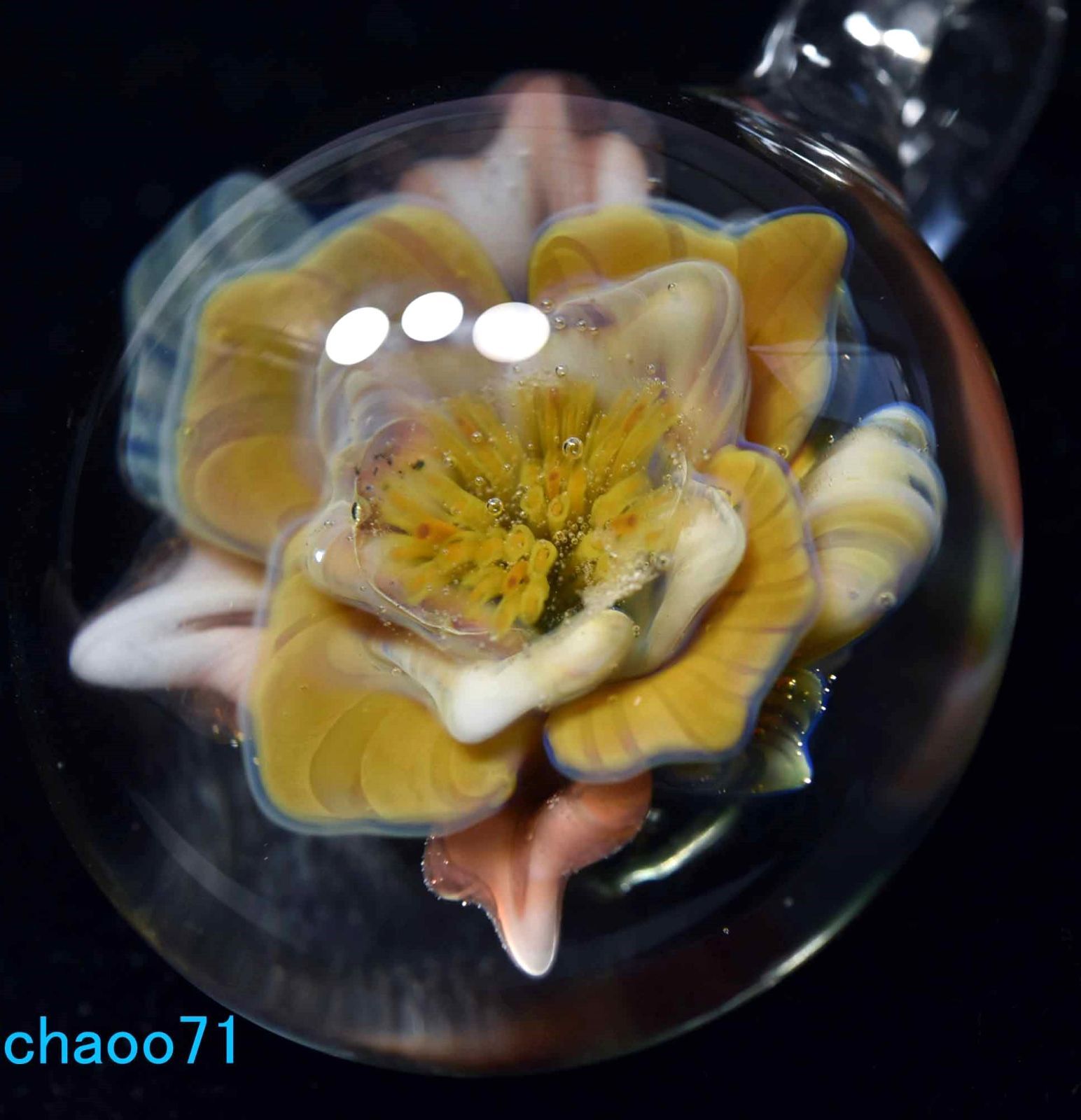 フラワー ガラスのペンダントトップ (12117-P21)GLASS FLOWER 透き通ったガラスの中に作咲く花＃ガラスアクセサリー　＃ハンドメイド　＃フラワーペンダント　＃ガラス工芸
