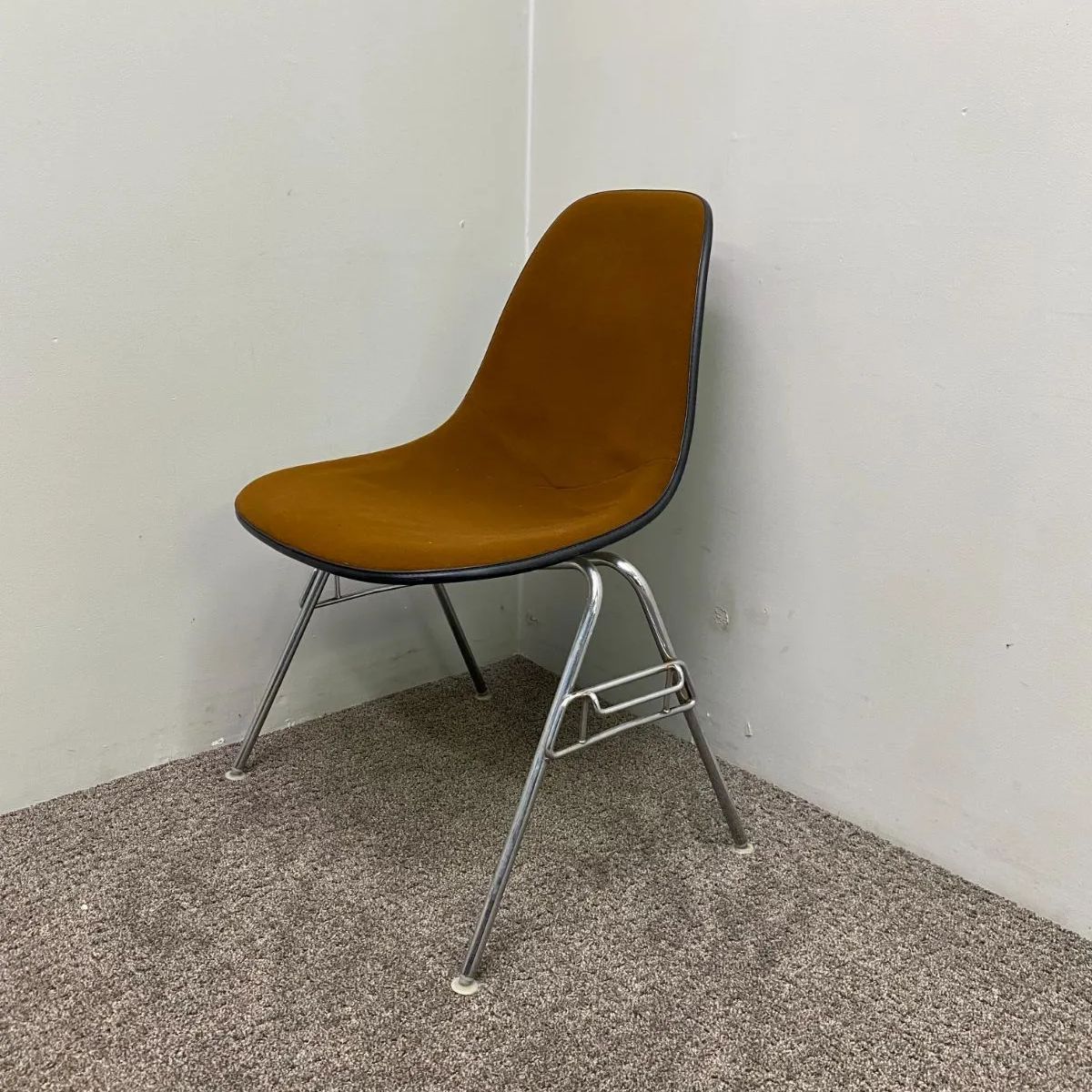 Herman Miller ハーマンミラー イームズ チェア スタッキングベース サイドシェルチェア スタッキングベース – rocca rocca