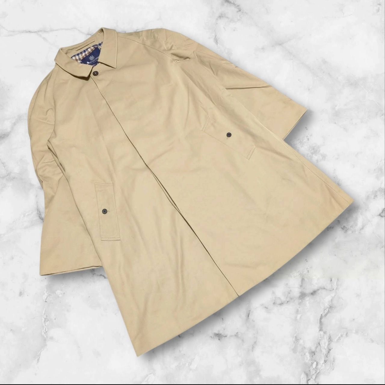 美品【アクアスキュータム】ステンカラーコート 10サイズL 裏地 チェック柄 美品【アクアスキュータム】ステンカラーコート 10サイズL 裏地 チェック柄