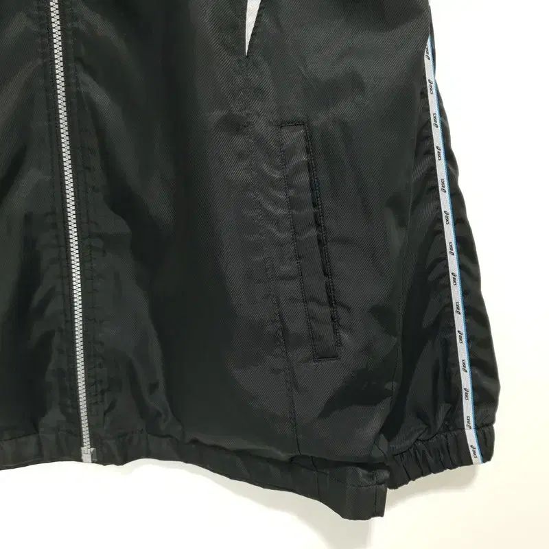 アシックス【M】ウインドブレーカージャケット　ジップアップ　ブラック系　スポーツ asics シャカシャカ asics アシックスM相当ウインドブレーカー\u2044ジップ