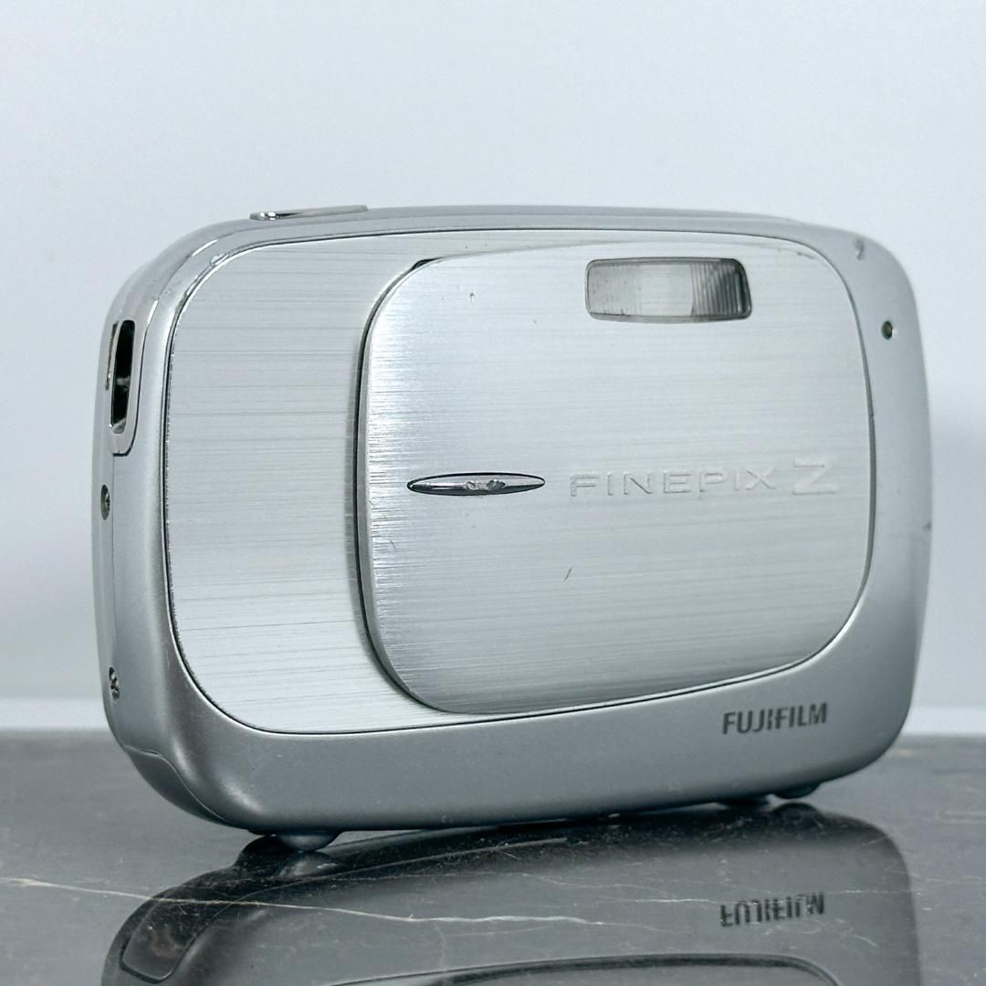 Fujifilm FinePix Z37 シルバー 富士フイルム、デジタルカメラ