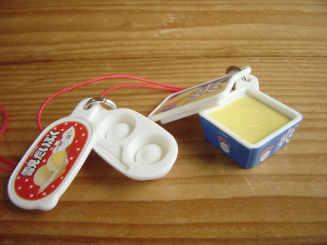 ロッテアイス にょっきりストラップ