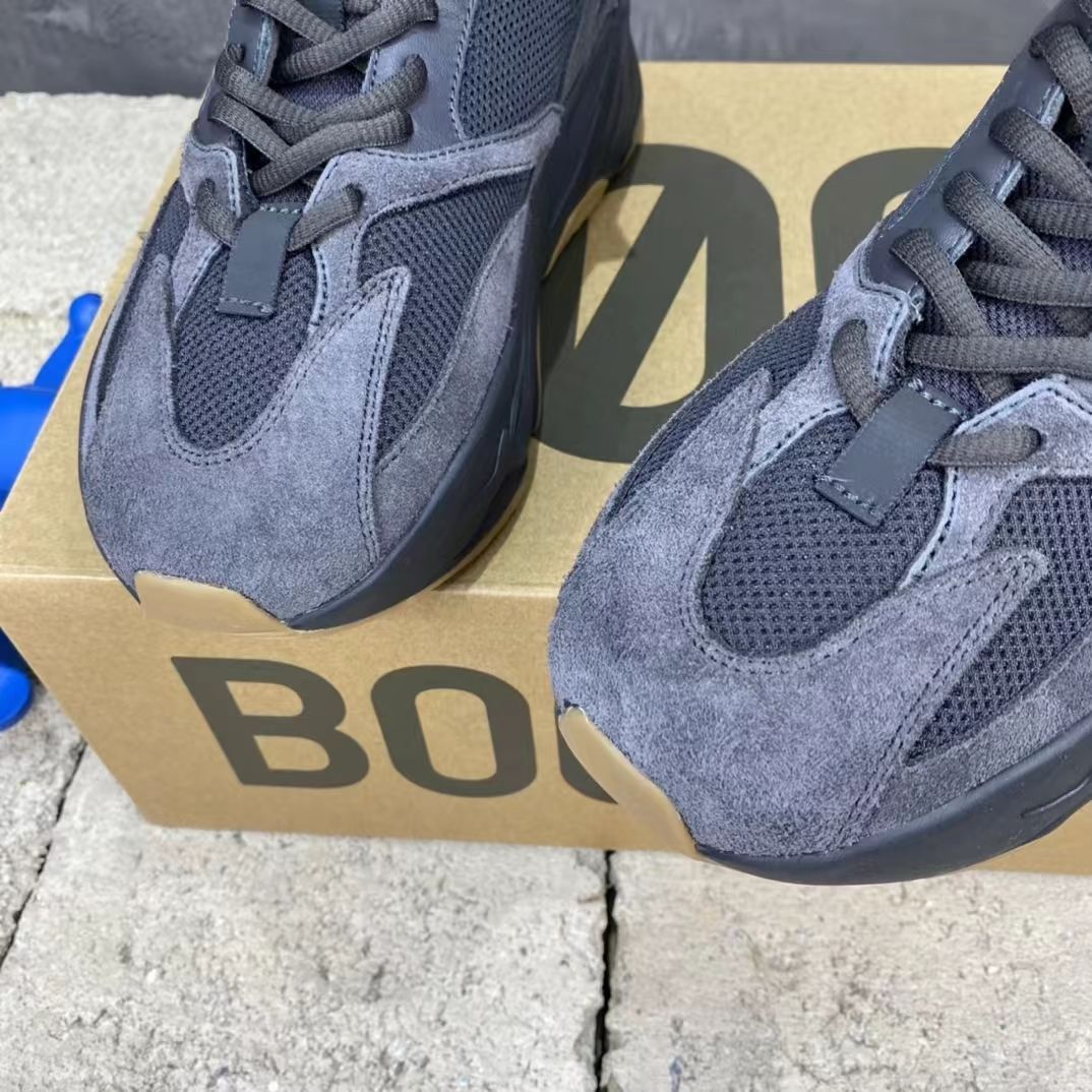 【adidas】Yeezy Boost 700'Utility Black'