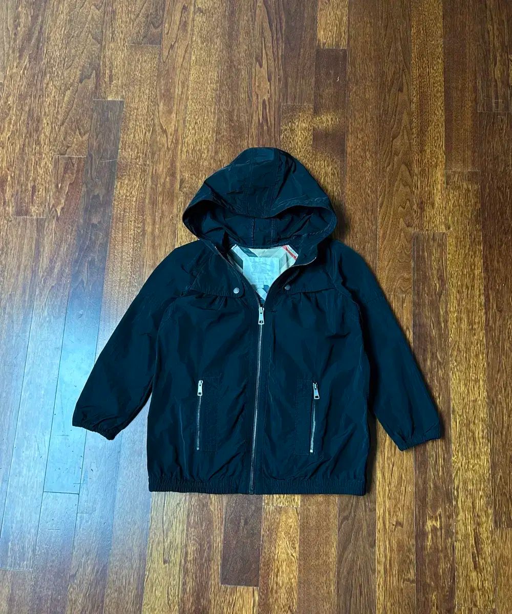 Burberry ウィンドブレーカー Sサイズ　カーキ　ジャンパー　アウター Burberry ウィンドブレーカー Sサイズ カーキ ジャンパー アウター