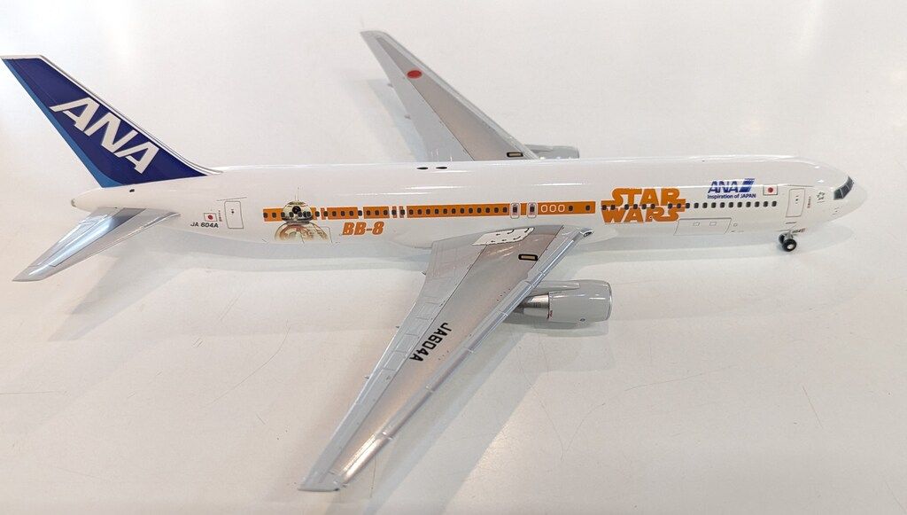  1 200スケール Boeing 767 300 ER ANA STAR WARS JET ギア付 JA 604 A NH 20096 航空機 ヘリコプター 模型 プラモデル