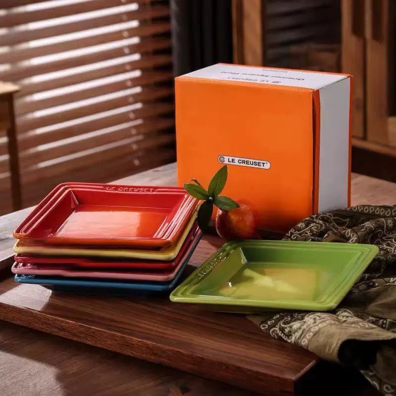 LE CREUSET ルクルーゼ　オリエンタル スクエアプレート4色セット 世界有名な LE CREUSET ルクルーゼ オリエンタル スクエア