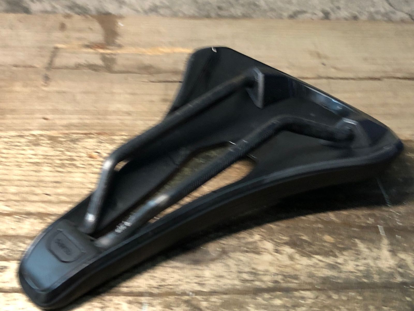 IY540 フィジーク fizik アルゴ テンポ ARGO TEMPO R1 サドル