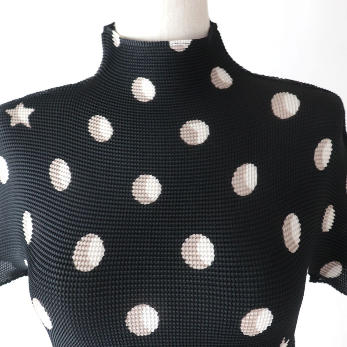 極美品ミーバイイッセイミヤケプリーツ半袖カットソーブラックゴールド