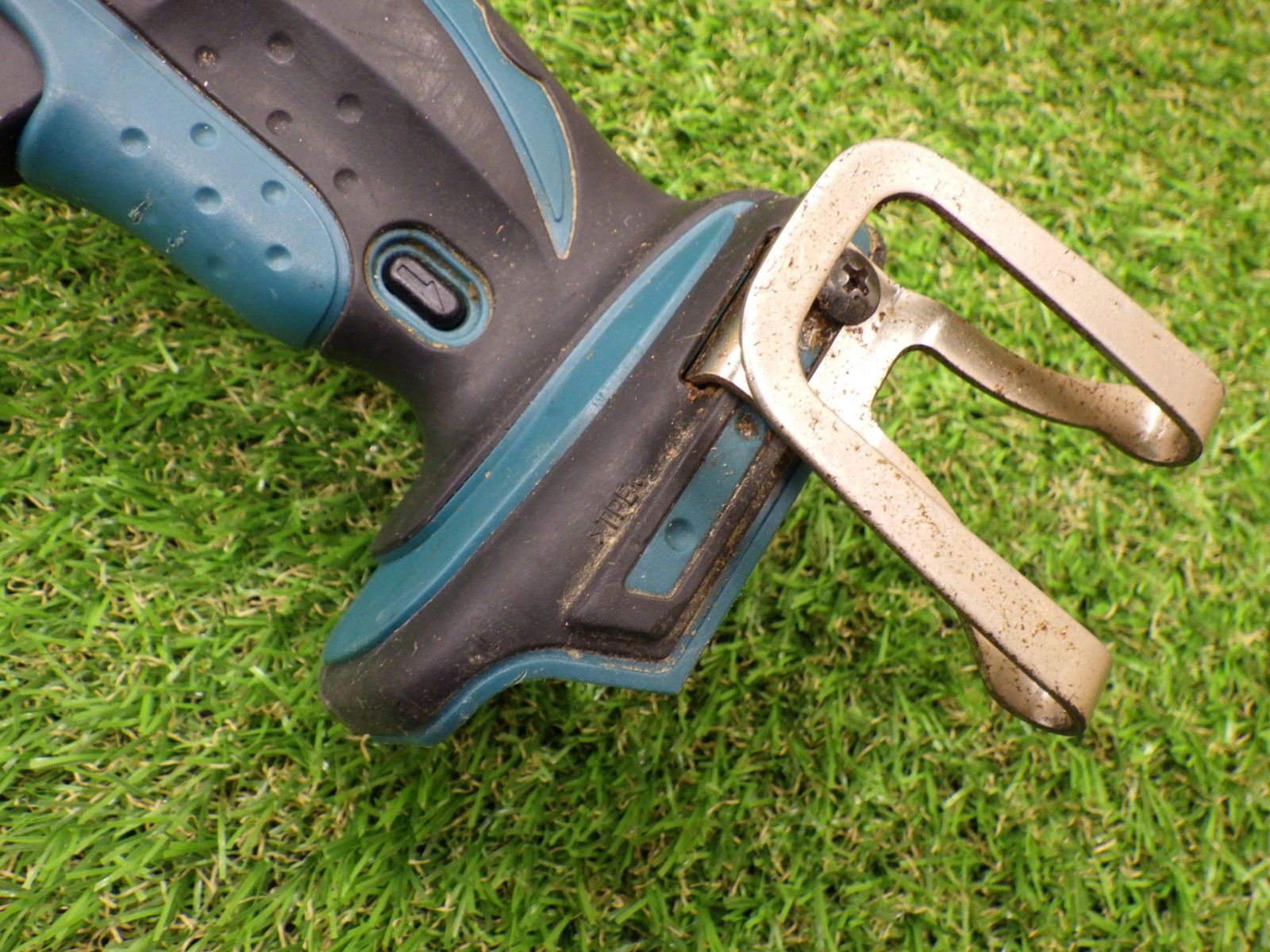 makita マキタ 充電式 アングル インパクトドライバ TL060DZ 14.4V 本体のみ 品 250928