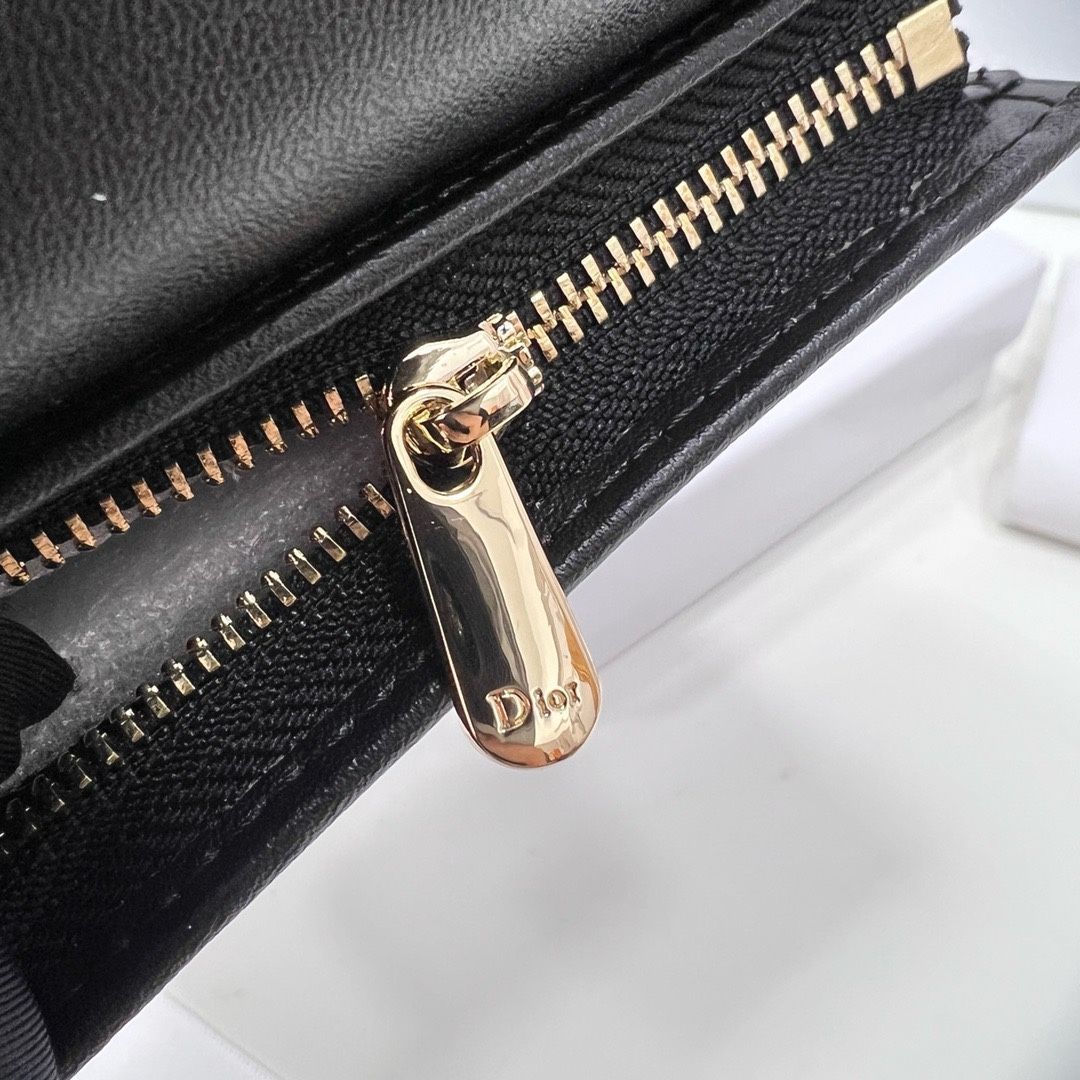 美品 DIORのミニ財布　ブラック 本日限定特価】Dior ミニレディディオール財布 秋冬新作