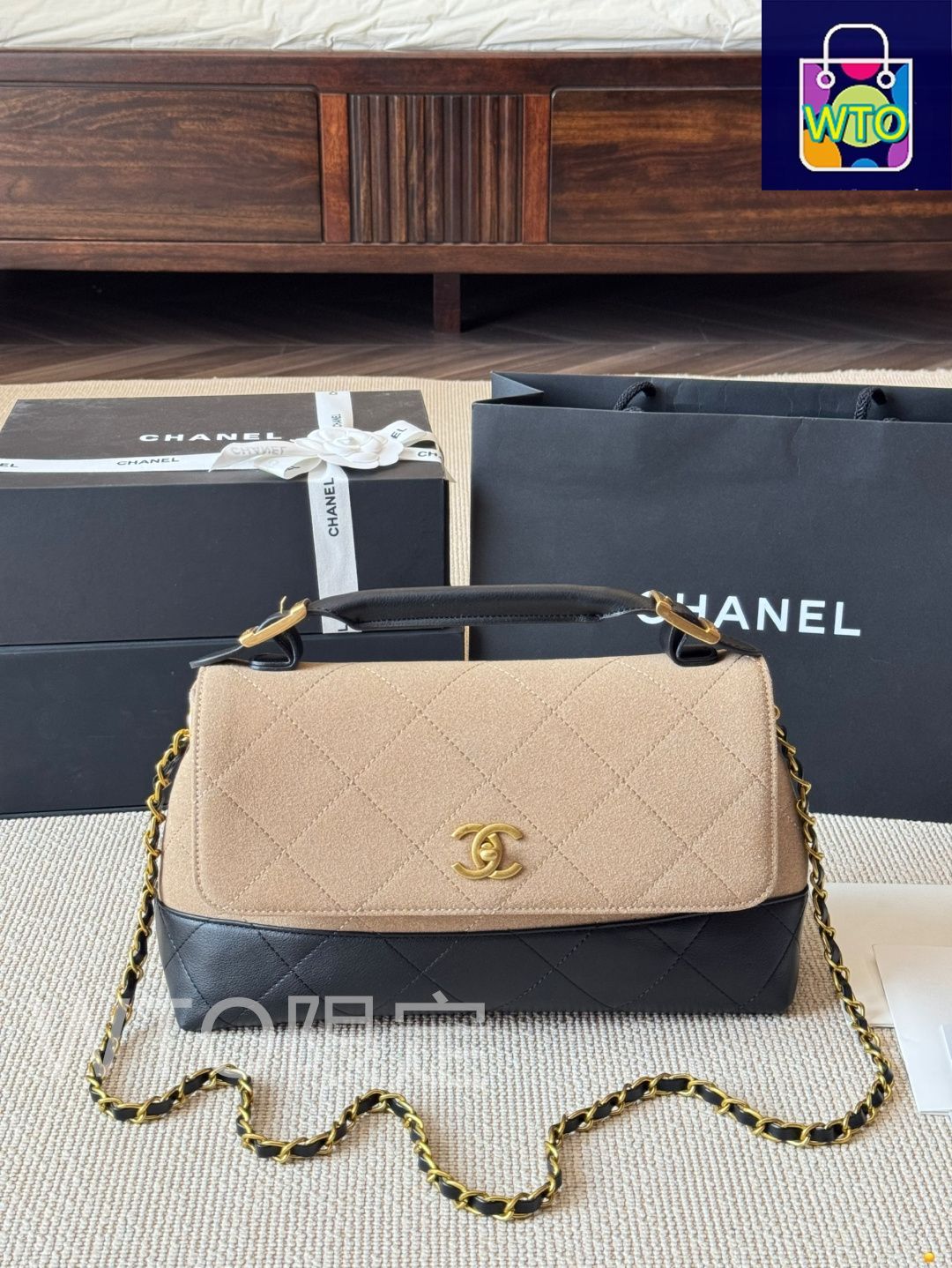 CHANEL ビンテージ CHANEL 1995年頃製 パテントラウンドCCマークバニティ ピンク