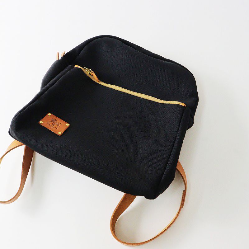 美品 定価6.2万 イルビゾンテ IL BISONTE バックパック/ブラック 美品 定価6.2万 イルビゾンテ IL BISONTE バックパック/ブラック