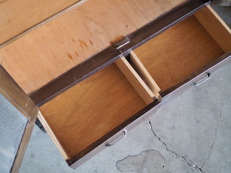 ダイヤガラスの昭和レトロキャビネット