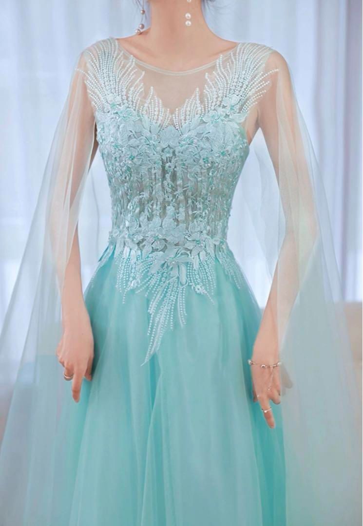 花柄の刺繍のゴージャスなロングイブニングドレス?.?
