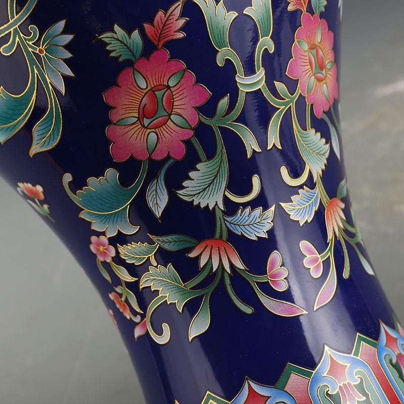 大清乾隆藍地琺瑯彩纏枝紋花瓶 景徳鎮 陶磁器 装飾品 現代工芸品