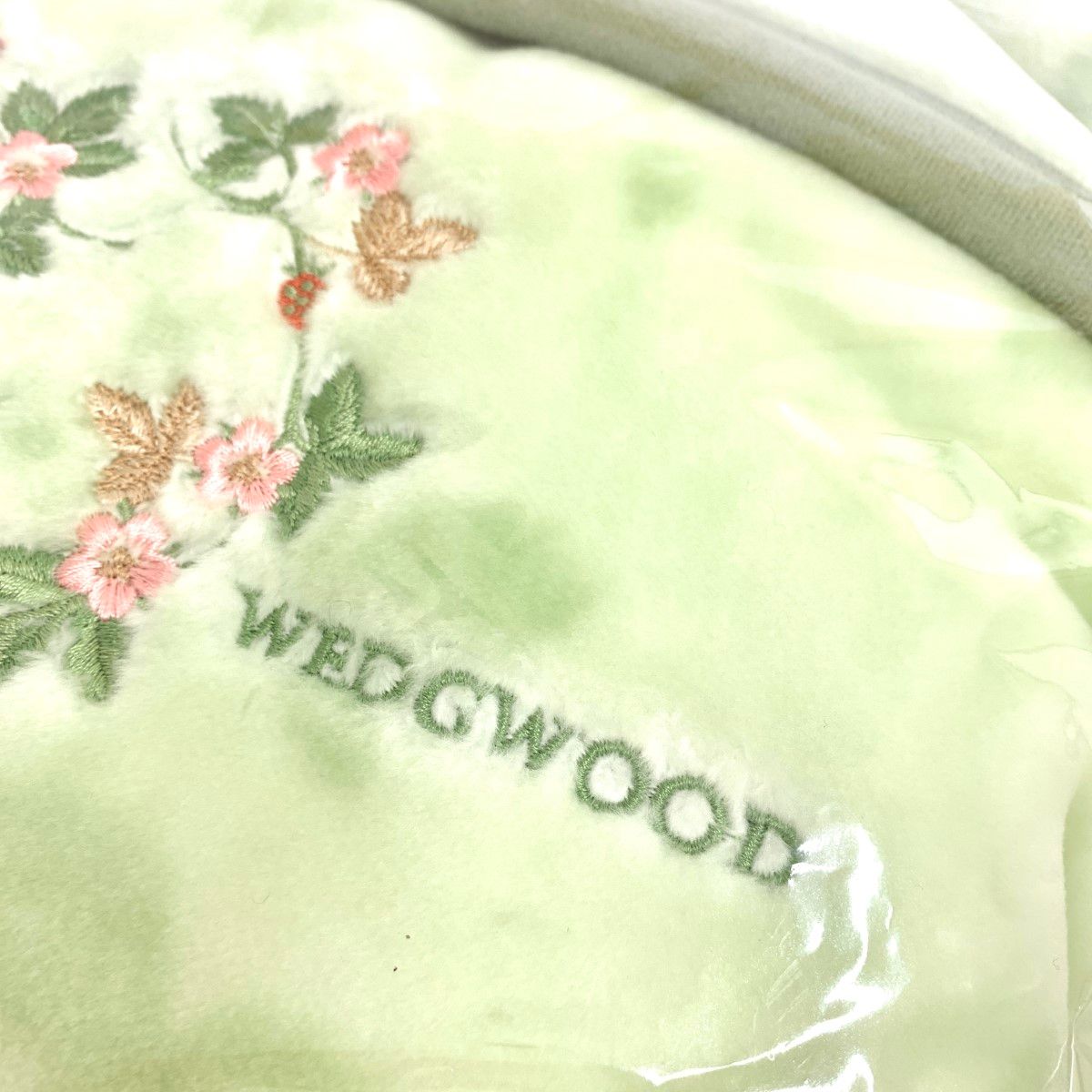 WEDGEWOOD＊アクリルマイヤー毛布・ワイルドストロベリー・140×200