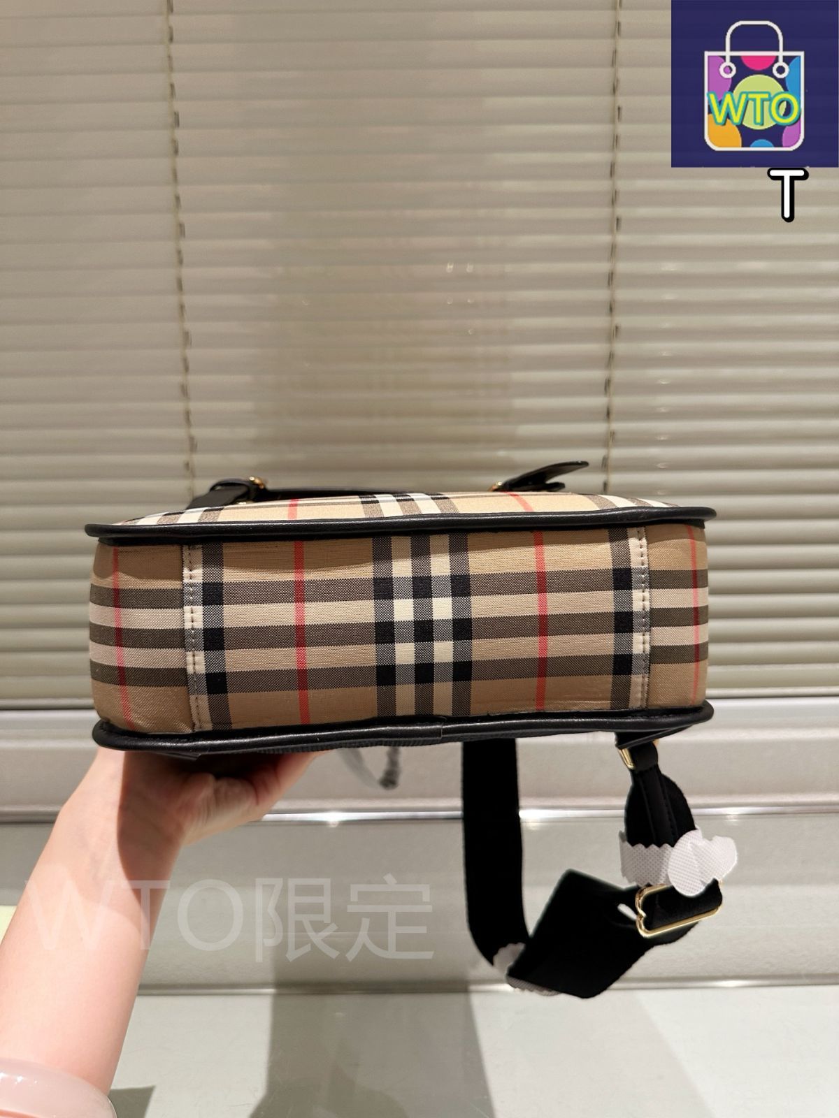 【じゅりあす】バーバリー2点、ファミリア1点 バーバリーは伝統を祝し、新しい書籍「Burberry」を発売します