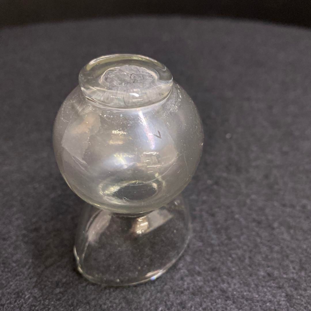 明治期　ウランガラス　小瓶　高さ6.4㎝　東な6-1118① 明治期 ウランガラス 小瓶 高さ6.4㎝ 東な6-1118① - メルカリ
