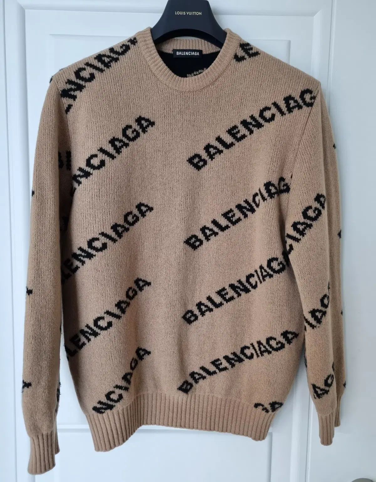 百貨店販売モデル BALENCIAGA バレンシアガ マルチロゴ ウール ニット セーター ベージュ m サイズ