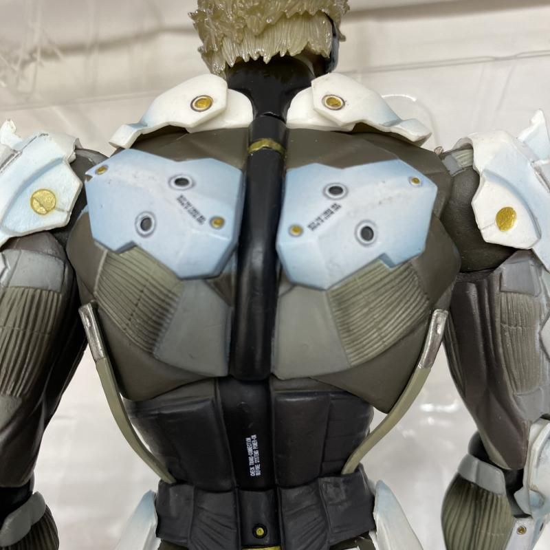 中古】開封・箱イタミ・使用感あり)PLAY ARTS改 メタルギア