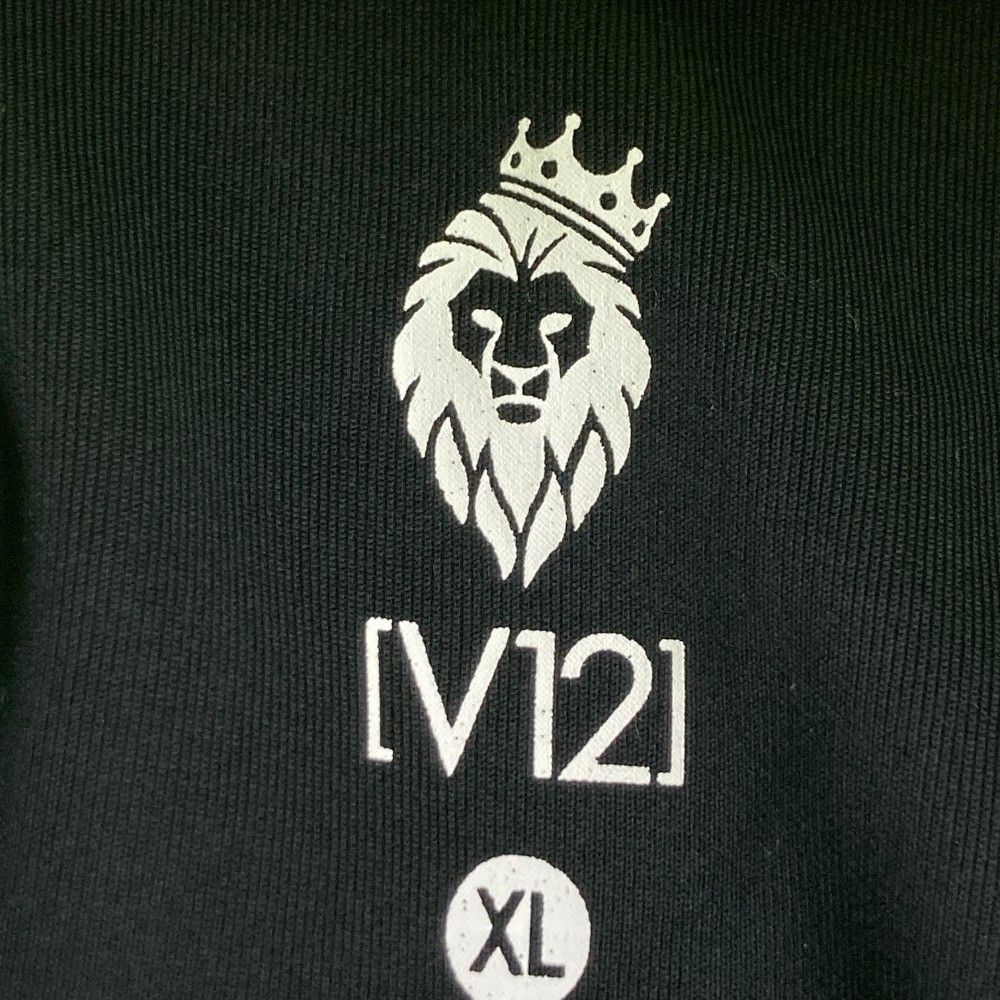 サイズ：XL V12 ヴィトゥエルヴ  ハイネック 長袖Tシャツ  ブラック系 [240101433273] ゴルフウェア メンズ ストスト V12 ヴィトゥエルヴ ハイネック 長袖Tシャツ ブラック系 XL