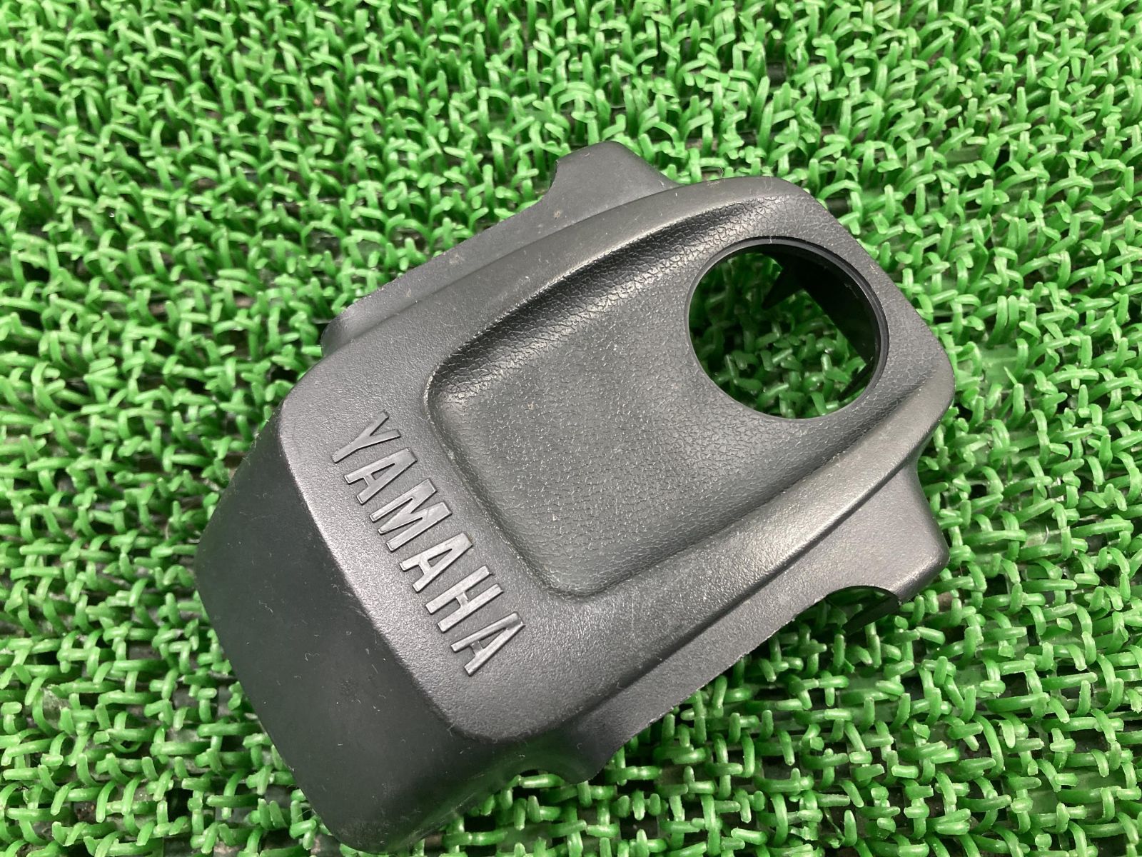 XJ650SPL キーシリンダーカバー 4H7 ヤマハ 純正 中古 バイク 部品 4L6 イグニッションカバー ハンドルカバー 当時物 割れ欠け無し