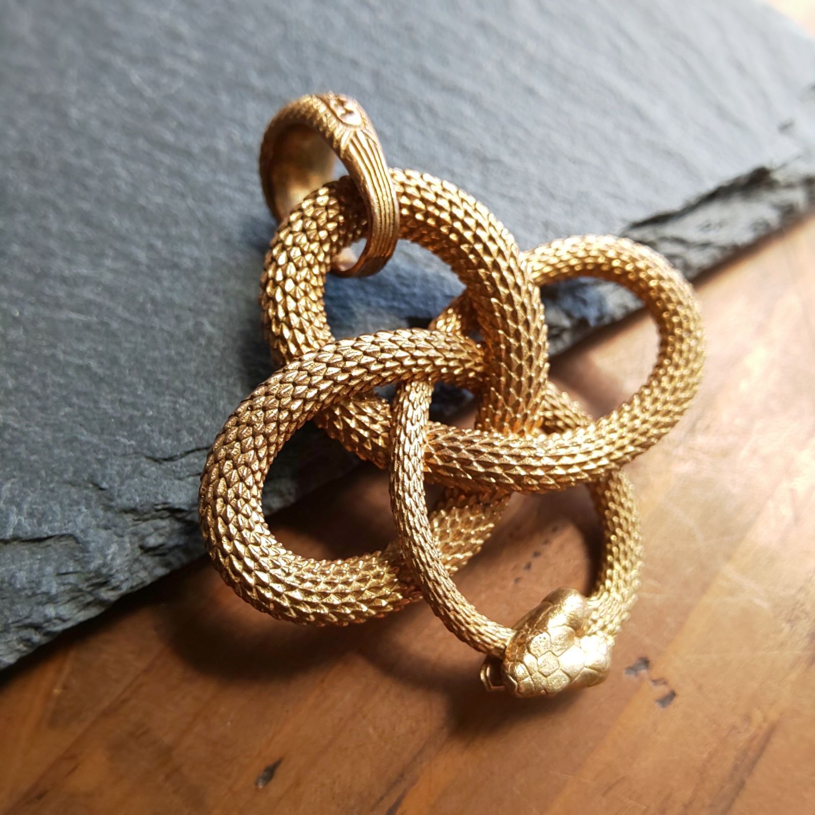 真鍮製 蛇 Tail snake キーホルダー ペンダント 爬虫類 お守り - メルカリ