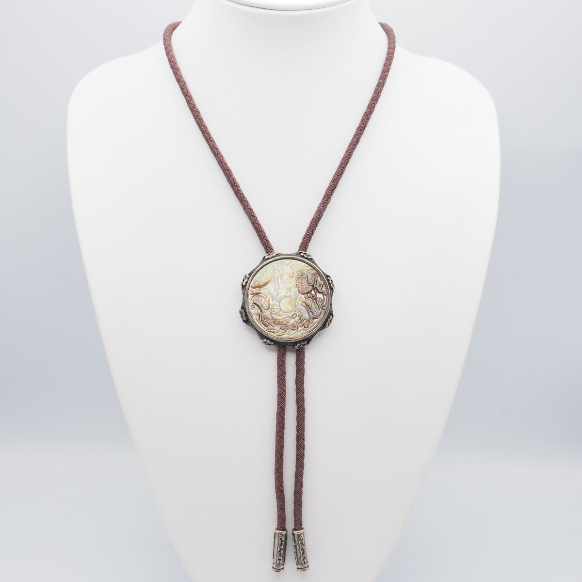 A042 シェルカメオ Shell Cameo KOREA刻印 ループタイ 龍 ドラゴン 彫刻 デザイン シルバー 紐タイ ネックレス アンティーク