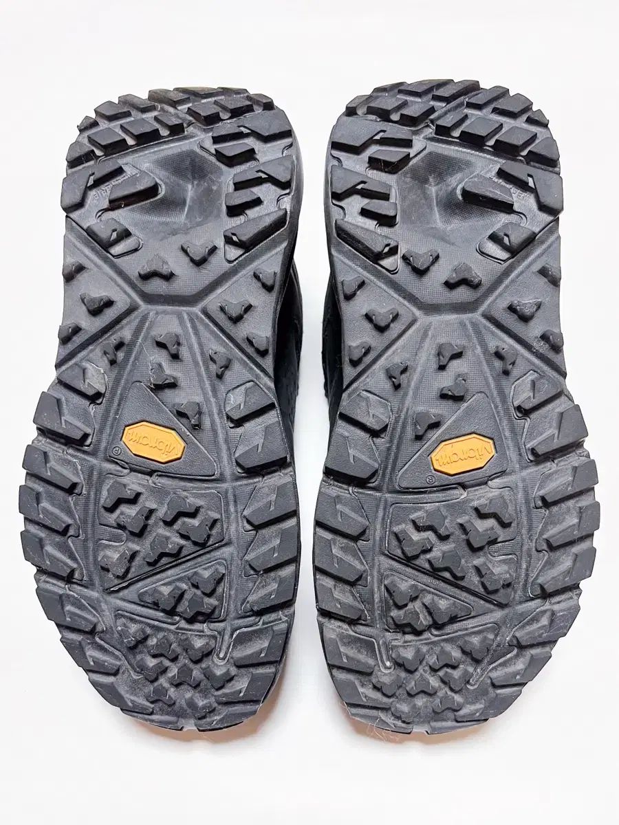 HOKA ONE