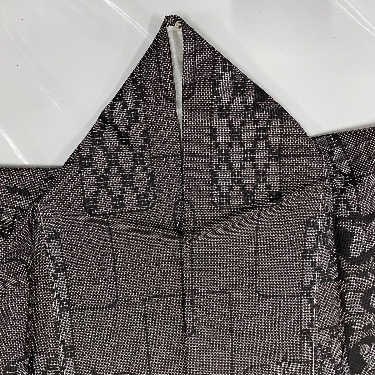 紬 身丈163cm 裄丈66cm M 袷 花唐草 焦茶色 正絹 名品 【中古】（紬  