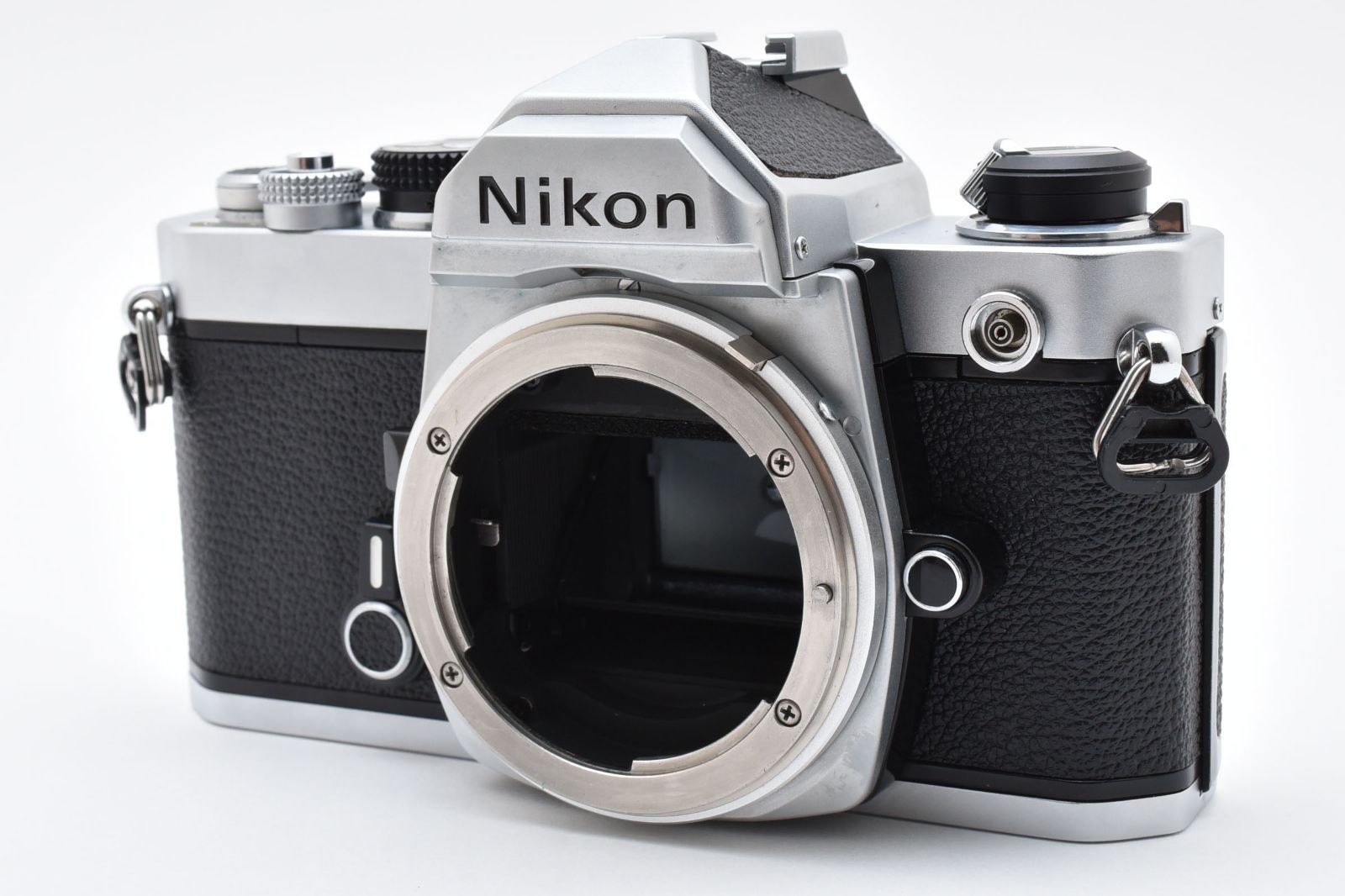 5076 【美品】 Nikon FM Silver 35mm SLR Film Camera Body Only
