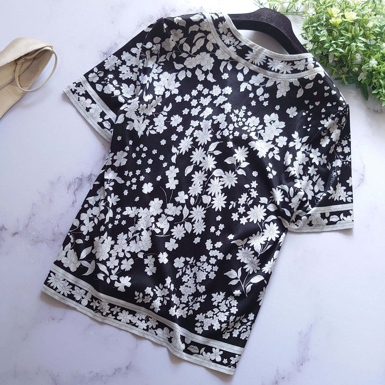 レオナール トリム ロゴ トップス 花柄 Vネック ブラック M コットン