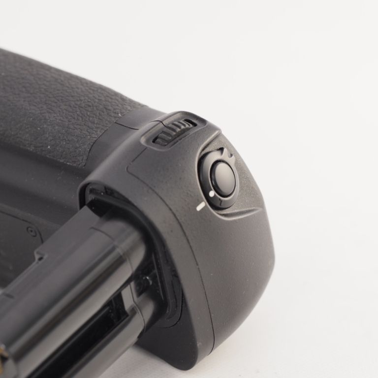 Nikon ニコン マルチパワーバッテリーパック MB-D200 (D200用