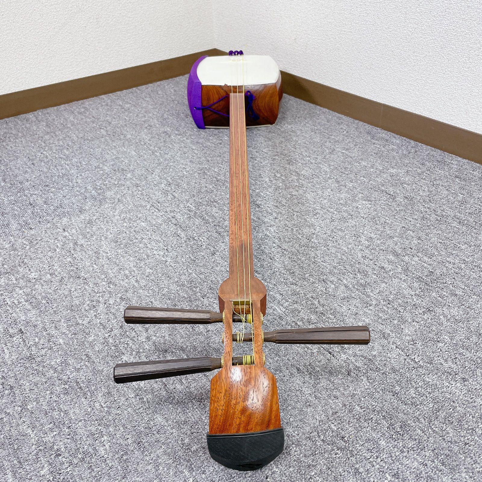 三味線 細棹 花梨 丸打胴 犬皮 和楽器　平溝 細棹 三味線 犬皮 平溝 丸打胴 花梨材 細棹 三味線 犬