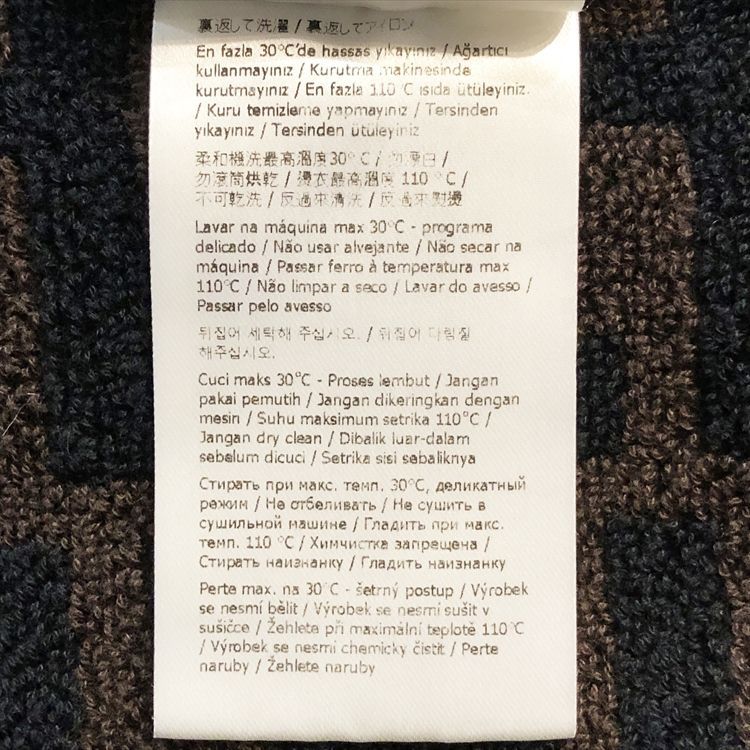 ■FENDI フェンディ■ロゴ入り ゴールド 総柄２柄入り ２枚（大判ハンカチ）２枚セット 48cm×49cm（新品・箱なし発送OK）送料140円～350円 FENDI フェンディ FFロゴ 総柄 ビーチタオル バスタオル ブランケット