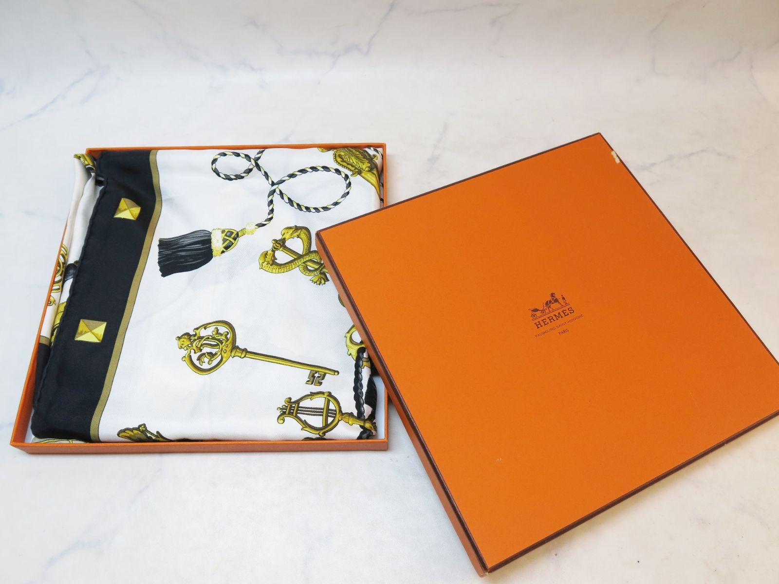 MER722 HERMES（エルメス）カレ90 Les cles エルメス人気の柄 鍵柄