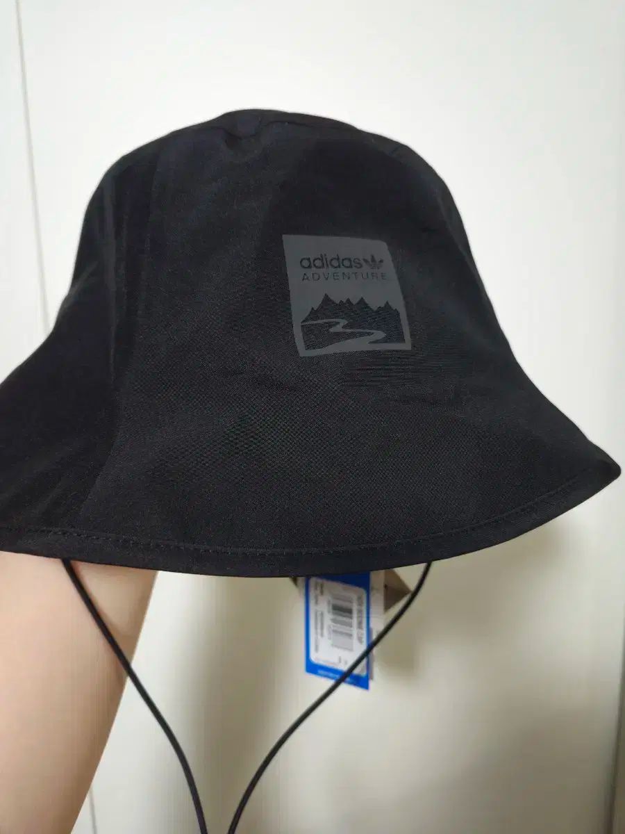 未着用 未着用 テック付き Adidas アディダス 冒険 バケット ハット ー ブラック IB9486