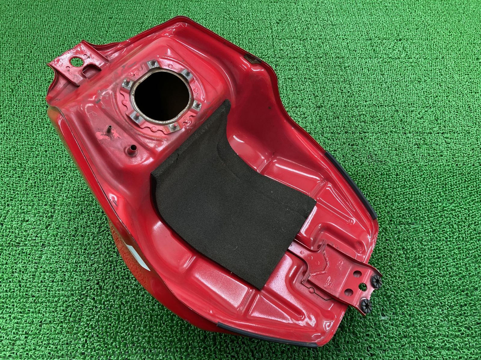 CBR900RR タンク 赤 ホンダ 純正  バイク 部品 SC44 穴あき無し ペイント素材に 修復素材に カスタム素材に 車検 Genuine:22157899