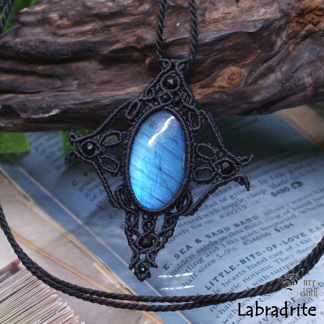 ラリマー 月と太陽を象徴する魔石『ブルーラブラドライト』マクラメ編みトップ