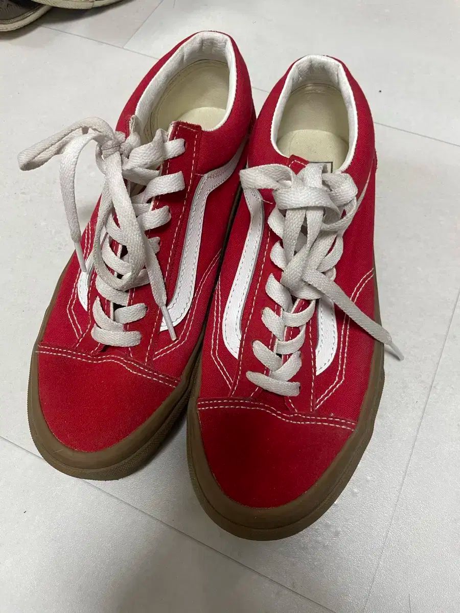 【雷市場（ポンジャン）商品韓国直送】 VANS(バンズ) オールドスクール 黒ソール レッド 235