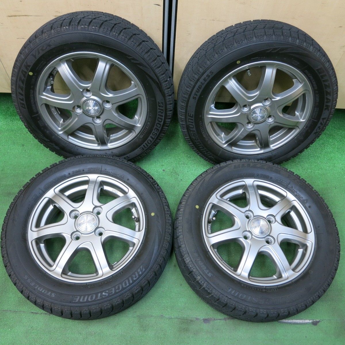 155/65/13インチ ブリヂストンスタッドレスVRX2 たわい タイヤ美品 
