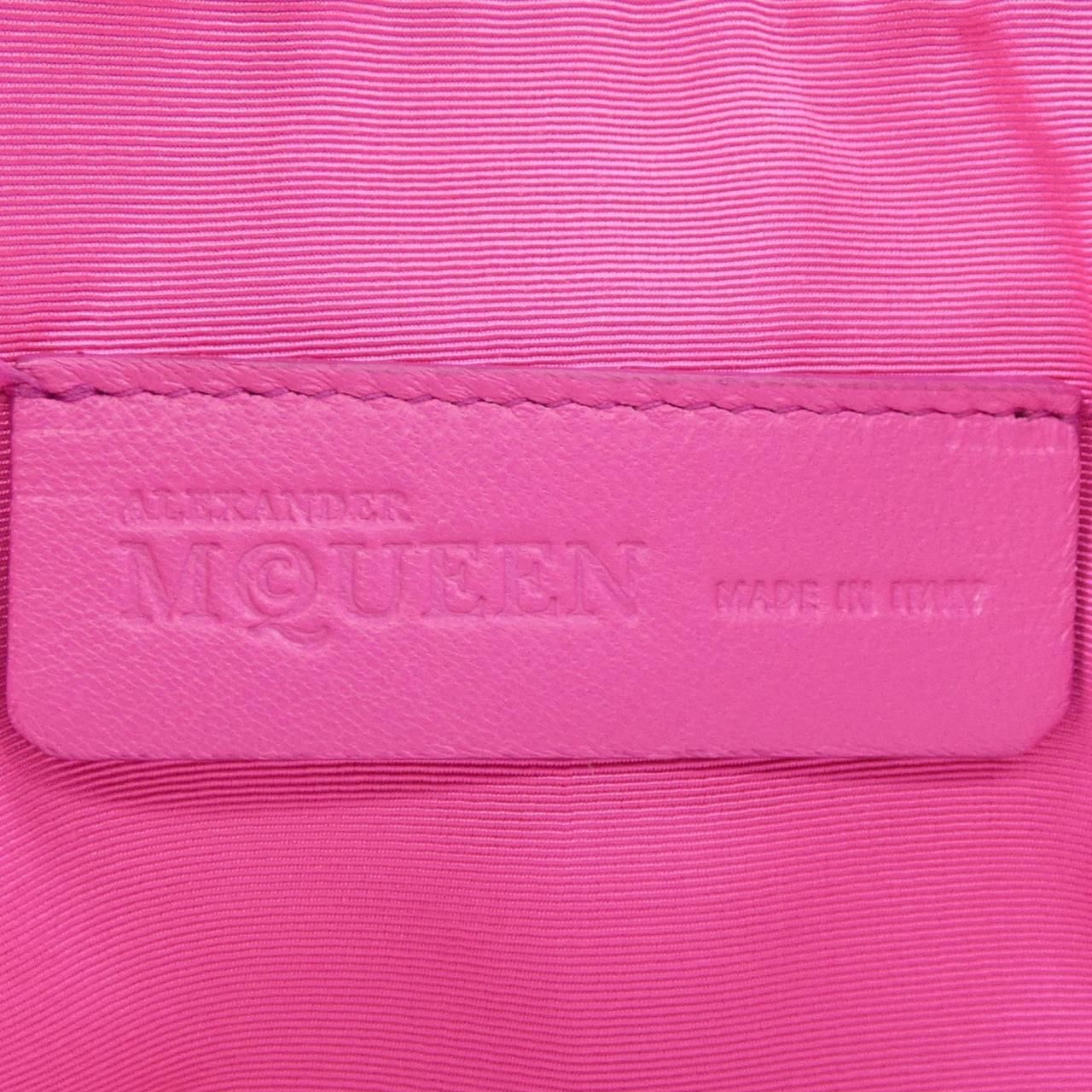 アレキサンダーマックイーン Alexander McQueen Sling Pouch McQueen Sling Zip Pouch Black for Women | Alexander McQueen