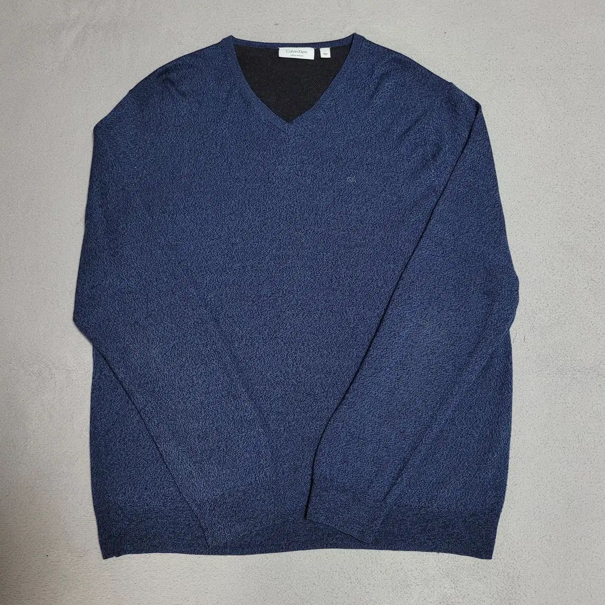 【雷市場（ポンジャン）商品韓国直送】 100 CK Calvin Klein(カルバ・ンクライン) イタリアの メリノウール Vネックニット L