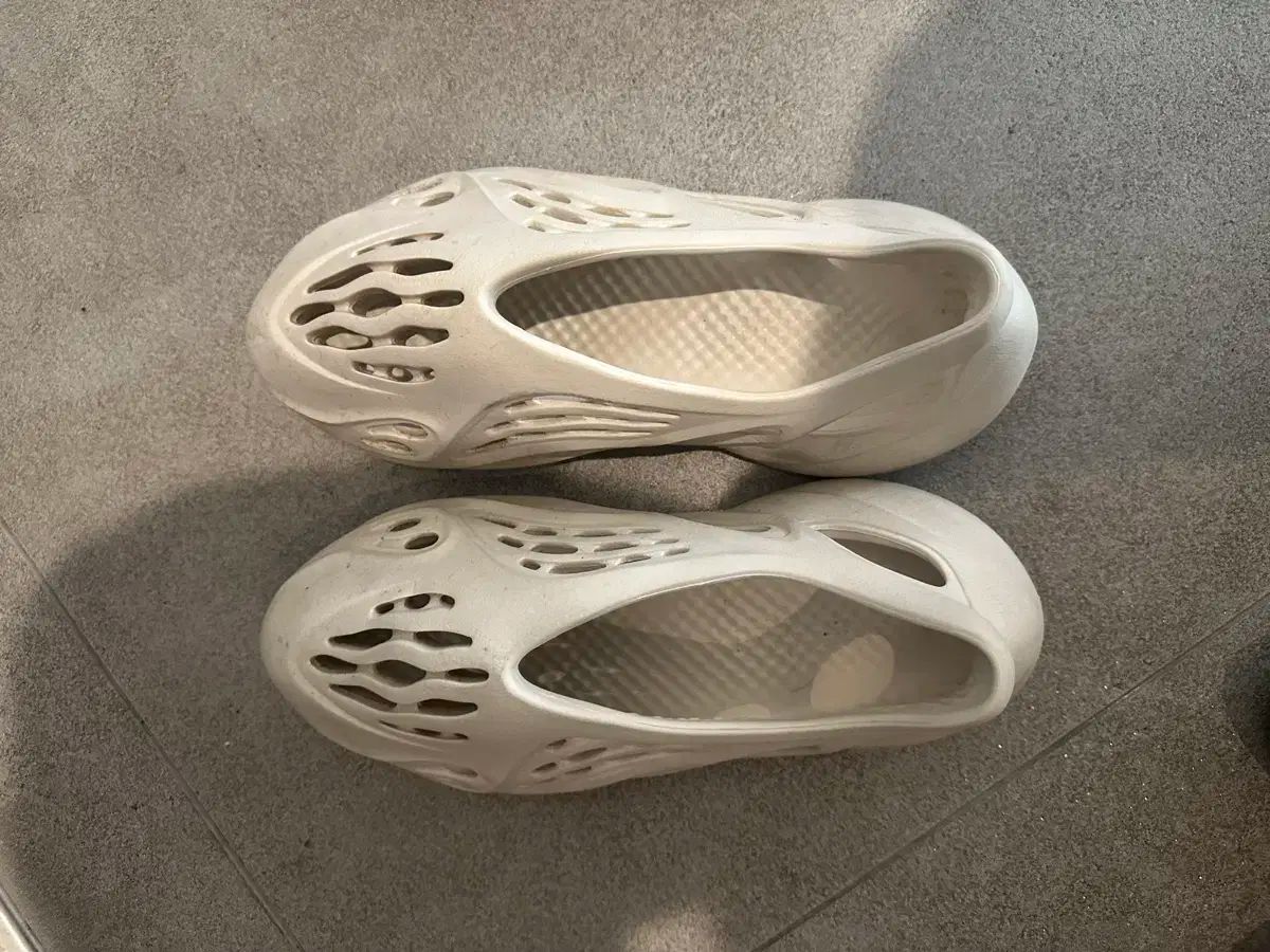 adidas アディダス イージー フォーム ランナー サンド 275