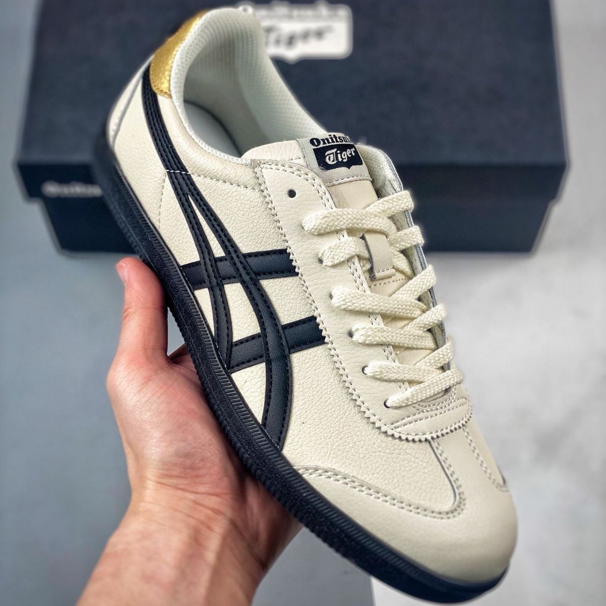 新品✨未使用❣️ 箱付 ✨Onitsuka Tiger Tokuten オニツカタイガー スニーカー ボードショーツ ホワイト＆ブラック - メルカリ