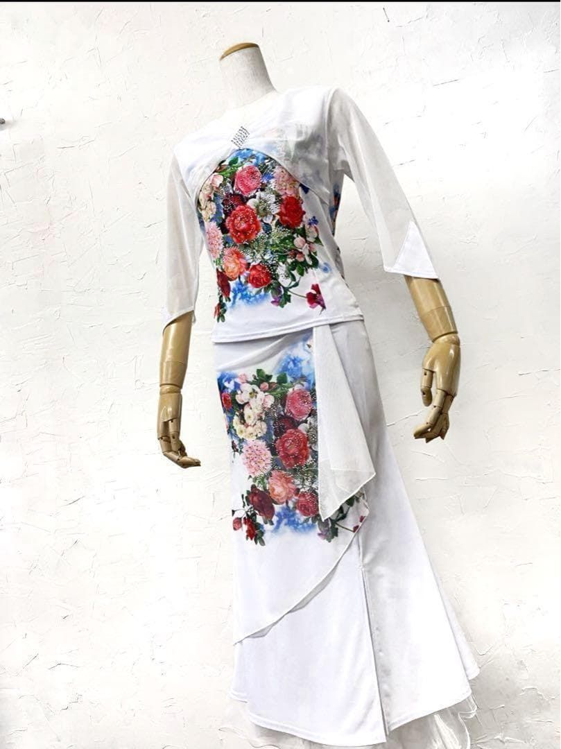 【カラフル】新品　花柄　白　フラワープリント　社交ダンスツーピース　ｄ008 カラフル】新品 花柄 白 フラワープリント 社交ダンスツーピース d008